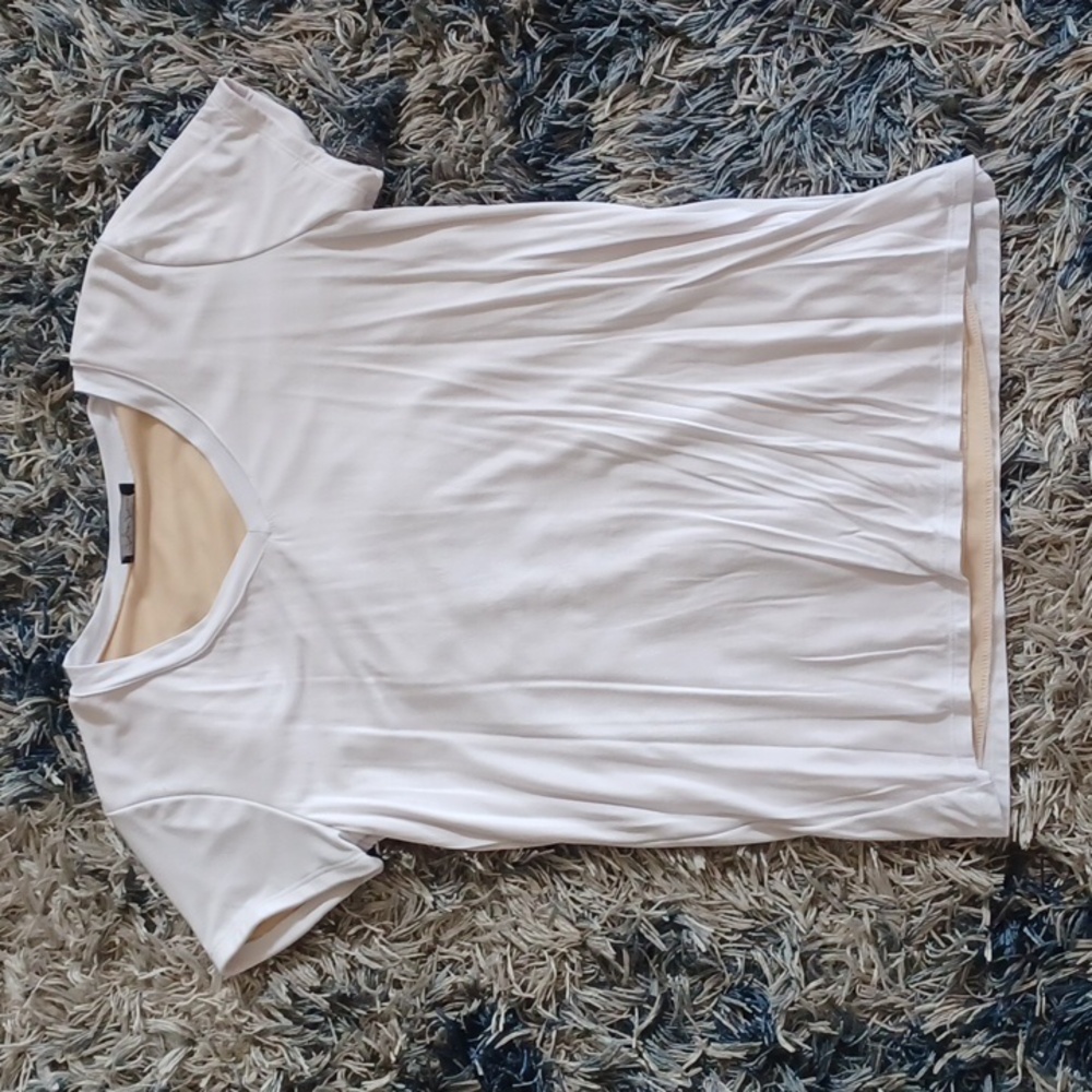 Medium lined white t-shirt